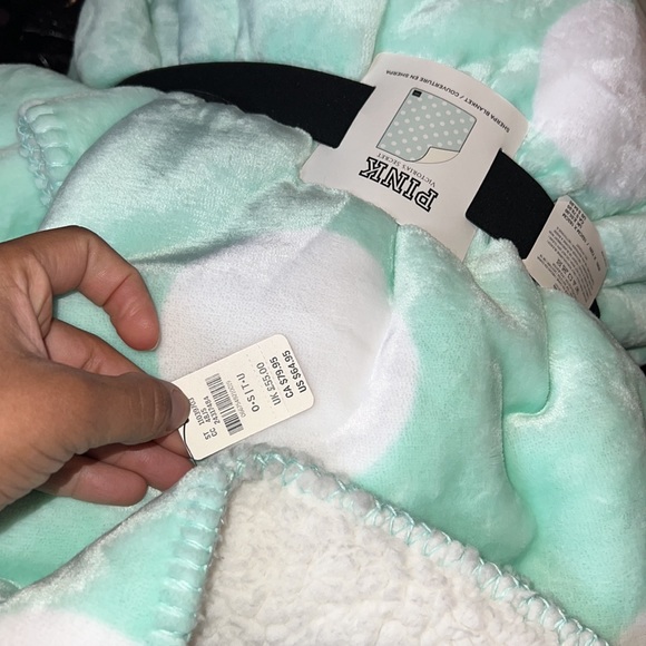 Pink vs Sherpa Polk a dot mint 2018 - Picture 3 of 3